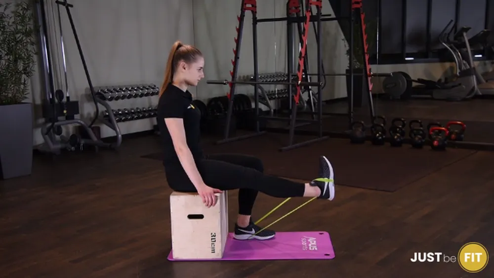 Prostowanie kolana z gumą mini band siedząc