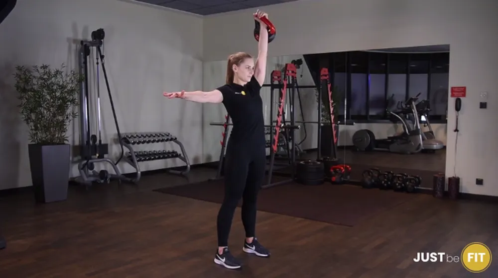 ćwiczenia na barki wyciskanie kettlebell nad głowę