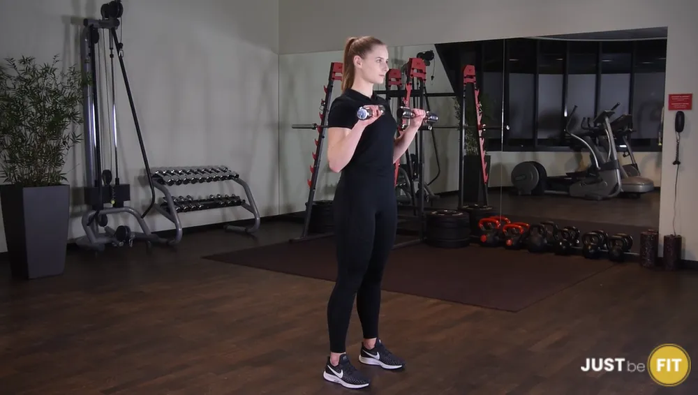 Uginanie ramion z hantlami nachwytem ćwiczenia na biceps