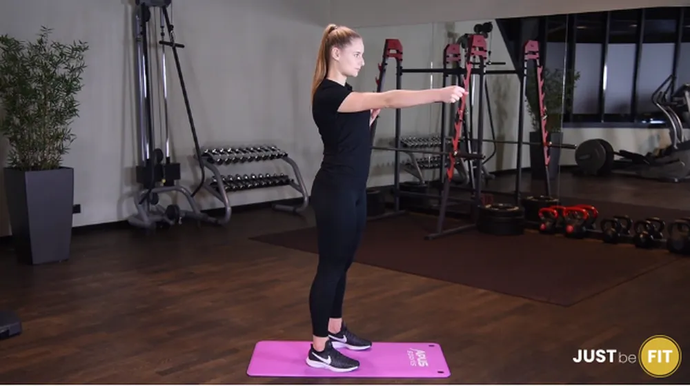 Wyciskanie jednorącz w staniu z gumą mini band