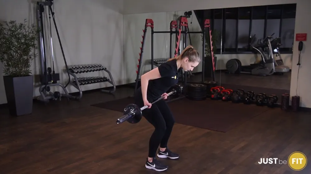 ćwiczenia na plecy wiosłowanie sztangą w opadzie tułowia podchwytem