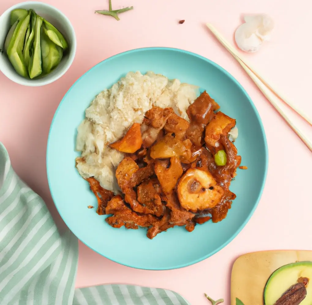 Wędzone tofu z warzywami, ananasem i brązowym ryżem