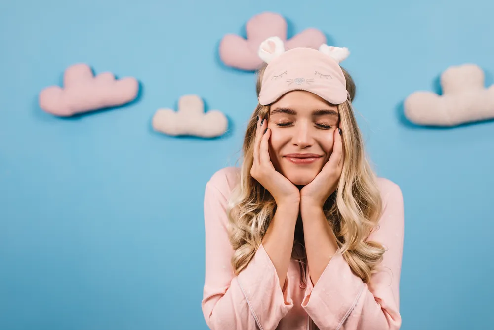 zdrowy sen jako odpowiedź na pytanie jak schudnąć z twarzy
