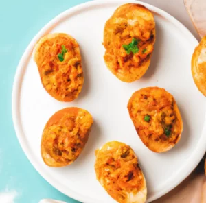 Bruschetta z soczewicą, świeżymi ziołami i serem grana padano