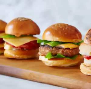 Burger z łososia z awokado