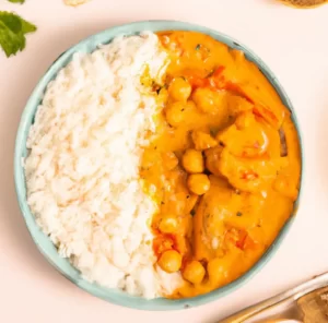 Czerwone curry z ryżem