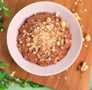 Gryczanka na mleku roślinnym z czekoladą, orzechami, bananem i malinami