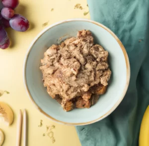 Jaglanka na mleku roślinnym z gruszką i jabłkiem