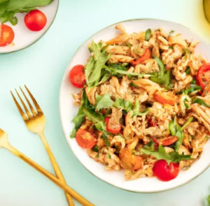 Makaron z tuńczykiem i pomidorkami cherry