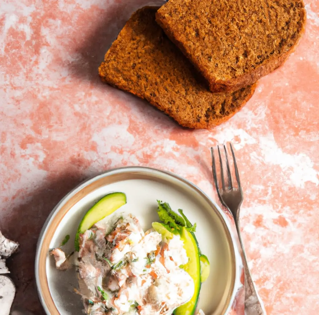Pasta z wędzonego pstrąga i twarogu ze szczypiorkiem, warzywami i pieczywem