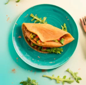 Pełnoziarniste naleśniki z kurczakiem i awokado