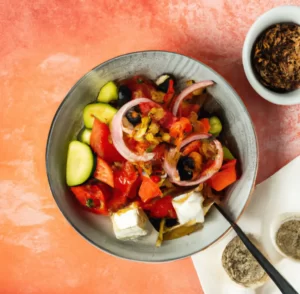 Sałatka grecka z serem sałatkowym