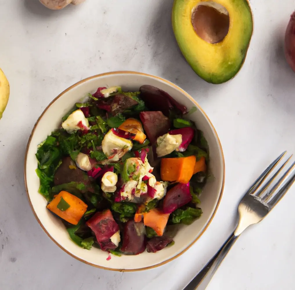 Sałatka z buraków i batatów z awokado, granatem i serem feta