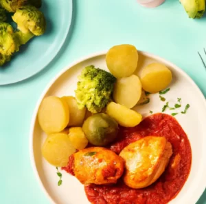Udka z kurczaka z ziemniakami i brokułami