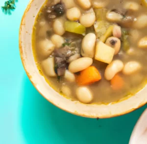 Zupa z białej fasoli, ziemniaków i pieczarek