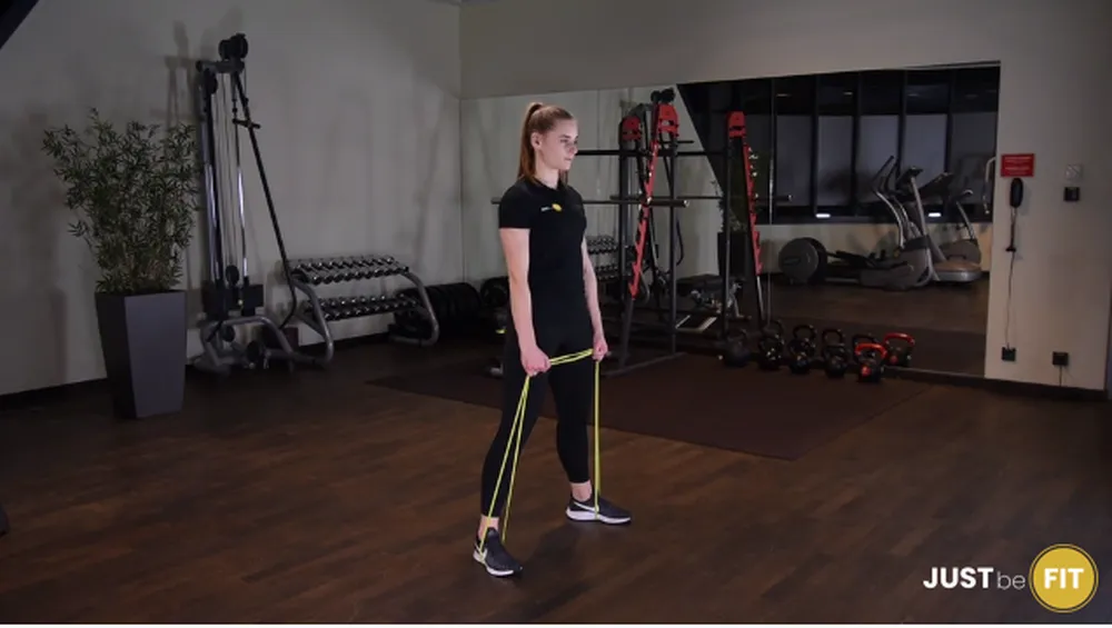 Martwy ciąg sumo z gumą powerband