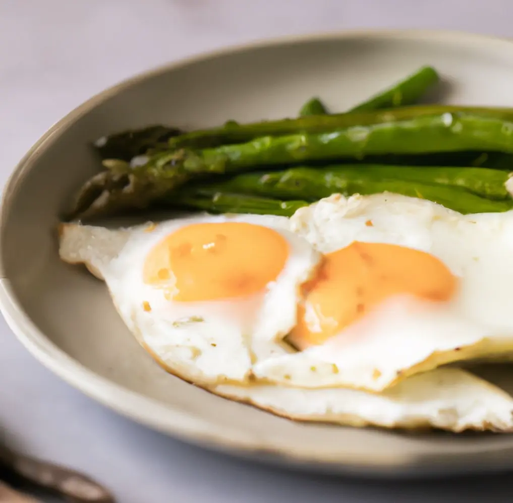 Jajko sadzone ze szparagami