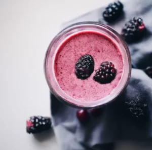 Jeżynowy koktajl z kawą