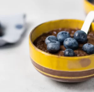 Kakaowa gryczanka z owocami