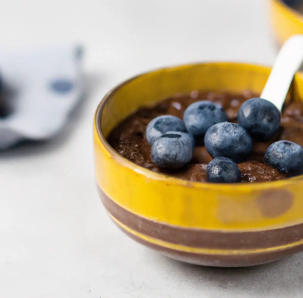 Kakaowa gryczanka z owocami