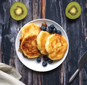 Serniczki z kaszy manny z owocami